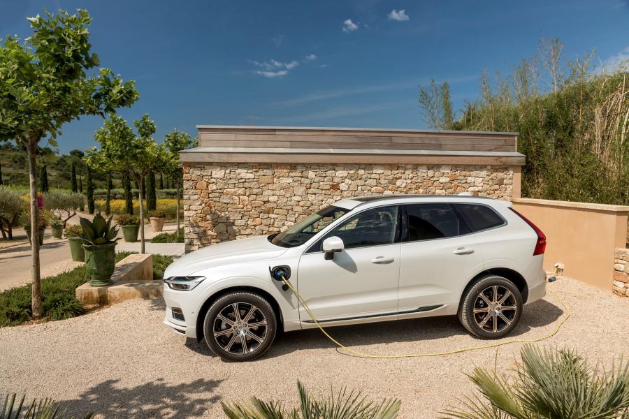  Volvo XC60 T8 Inscription 2017 года  (WW) (фото 23 из 40)